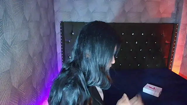 AnnaliOlsenX online show from 07.08.26