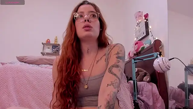 Snapshot of Manuela_monroe chatting on 05.17.26 Manuela monroe online show from 05.17.26