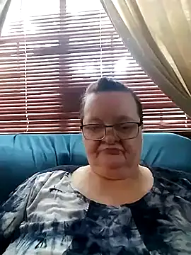 Snapshot of Bayou_Woman68 chatting on 11.15.25 Bayou Woman68 online show from 11.15.25