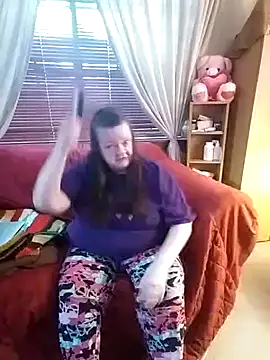 Snapshot of Bayou_Woman68 chatting on 11.30.25 Bayou Woman68 online show from 11.30.25