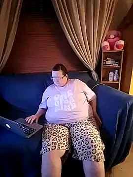 Snapshot of Bayou_Woman68 chatting on 12.01.25 Bayou Woman68 online show from 12.01.25