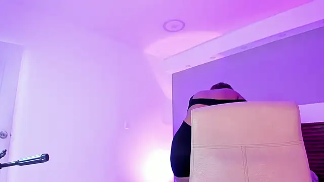 Adelehottman online show from 04.02.26