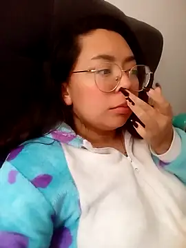 Snapshot of Peach-Lawrence chatting on 12.19.24 Peach-Lawrence online show from 12.19.24