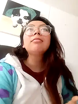 Snapshot of Peach-Lawrence chatting on 12.19.24 Peach-Lawrence online show from 12.19.24