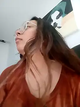 Snapshot of Peach-Lawrence chatting on 12.19.24 Peach-Lawrence online show from 12.19.24