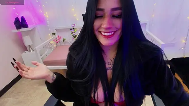 chica Hetfield online show from 01.24.25