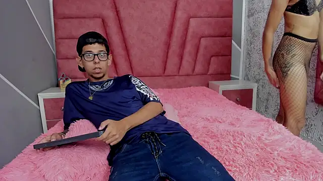 Derek and Skarlet online show from 02.16.25