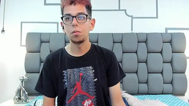 Derek and Skarlet online show from 09.16.25