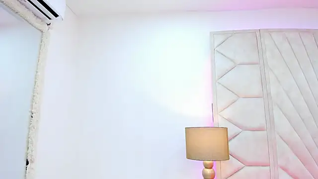 Derek and Skarlet online show from 10.12.25