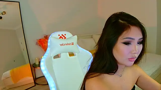 Snapshot of AsukaLin chatting on 02.12.25 AsukaLin online show from 02.12.25