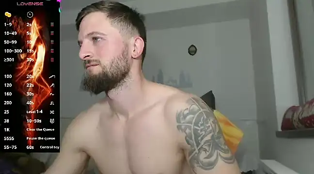 Snapshot of cuple_hoot_ chatting on 02.02.25 cuple hoot online show from 02.02.25