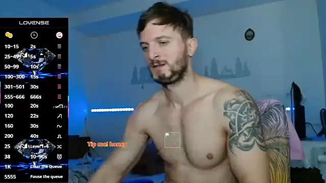 Snapshot of cuple_hoot_ chatting on 10.18.25 cuple hoot online show from 10.18.25