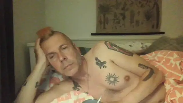 Snapshot of SHARPSkinhead chatting on 06.03.26 SHARPSkinhead online show from 06.03.26
