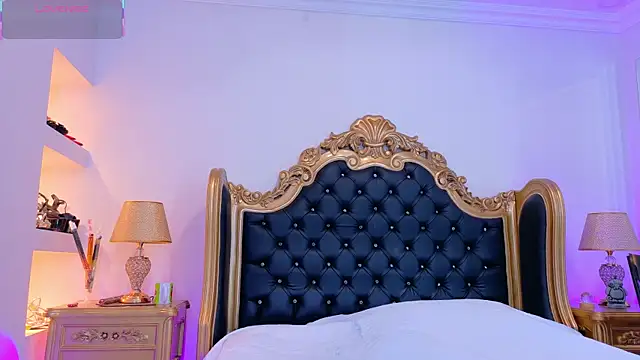 AdelinaVans online show from 10.29.25