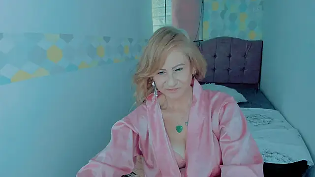 Snapshot of ScarletHoot_ chatting on 12.30.24 ScarletHoot  online show from 12.30.24
