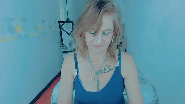 Snapshot of ScarletHoot_ chatting on 01.20.25 ScarletHoot  online show from 01.20.25