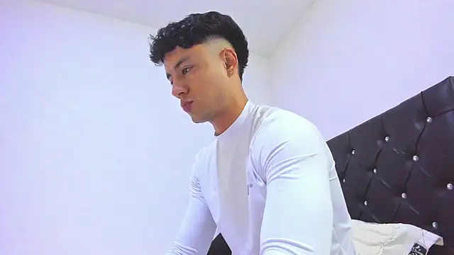 Sebastian-Dash online show from 02.12.25