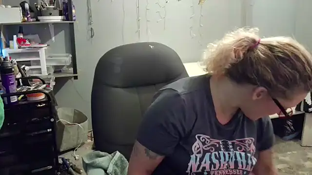 Lisalovely6981 online show from 02.06.25