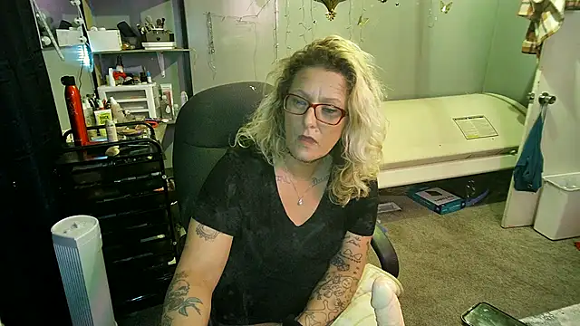Lisalovely6981 online show from 02.25.25