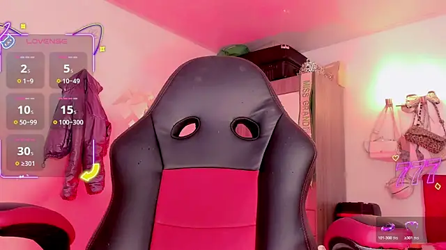 Snapshot of naomy__xx chatting on 06.09.26 naomy xx online show from 06.09.26