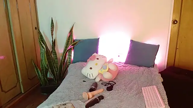 Snapshot of kittycatw chatting on 09.08.25 kittycatw online show from 09.08.25