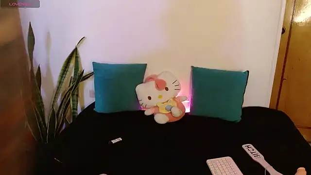 Snapshot of kittycatw chatting on 12.17.25 kittycatw online show from 12.17.25