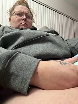 Snapshot of BBW2320 chatting on 09.21.25 BBW2320 online show from 09.21.25