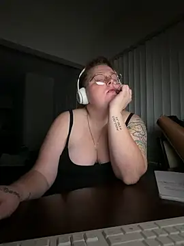 Snapshot of BBW2320 chatting on 04.08.26 BBW2320 online show from 04.08.26