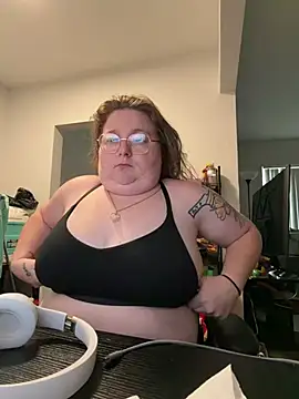 Snapshot of BBW2320 chatting on 06.14.26 BBW2320 online show from 06.14.26