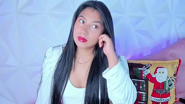 LinnaGardenia online show from 12.18.24