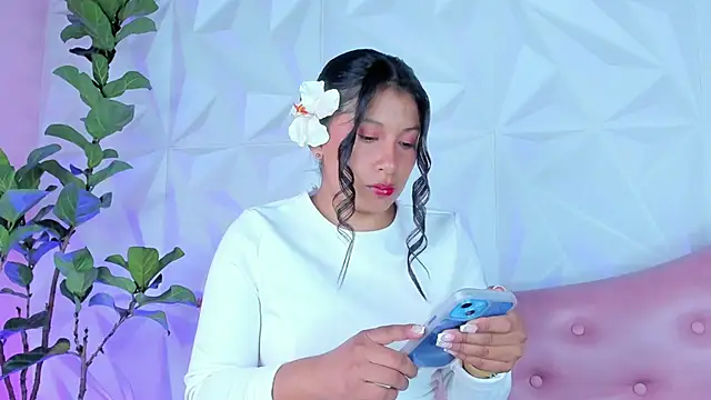 LinnaGardenia online show from 01.21.25