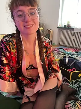 Snapshot of _foxygirl_ chatting on 10.21.25  foxygirl  online show from 10.21.25