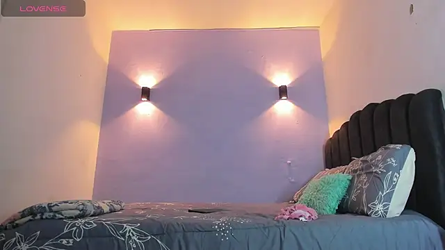 Sofia Clauss  online show from 02.12.25