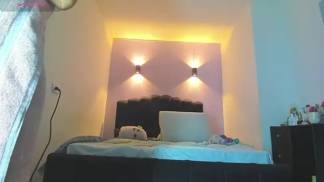 Sofia Clauss  online show from 03.29.26