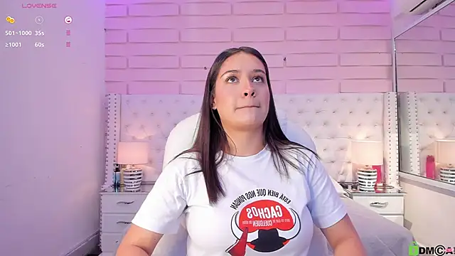 Snapshot of Yaaky_ chatting on 01.13.25 Yaaky online show from 01.13.25