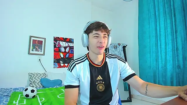 Snapshot of AlessandroDybala chatting on 06.02.26 AlessandroDybala online show from 06.02.26