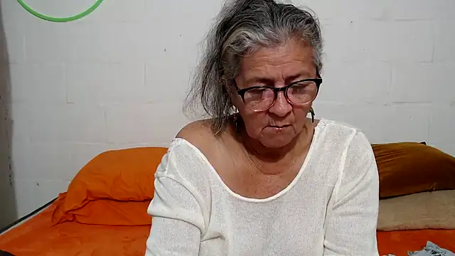 candy mature  online show from 01.05.26