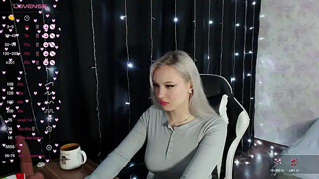 Snapshot of VikaPowers chatting on 02.05.25 VikaPowers online show from 02.05.25