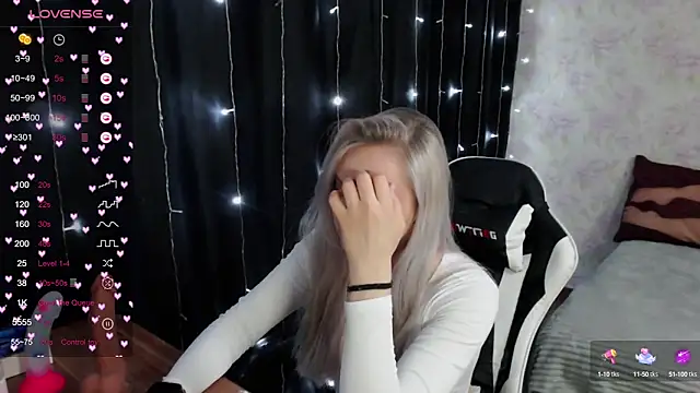 Snapshot of VikaPowers chatting on 03.02.25 VikaPowers online show from 03.02.25