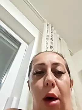 AvaLloyd online show from 10.11.25