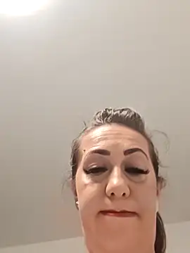 AvaLloyd online show from 10.31.25