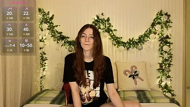 Ester Hill online show from 01.05.25