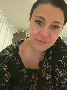 Snapshot of CuteNata chatting on 12.15.24 CuteNata online show from 12.15.24