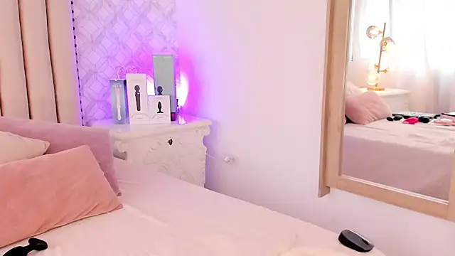 Charlotte  08 online show from 02.07.25