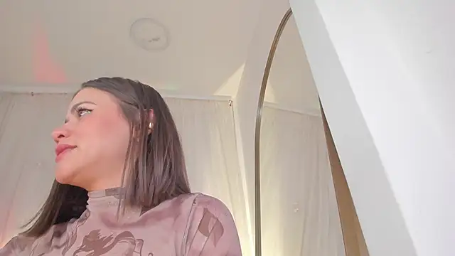 Petite Lucie online show from 01.19.25