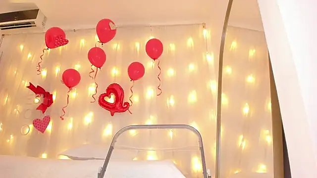 Petite Lucie online show from 02.13.25