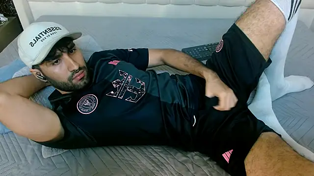 MilanZaire online show from 12.18.25