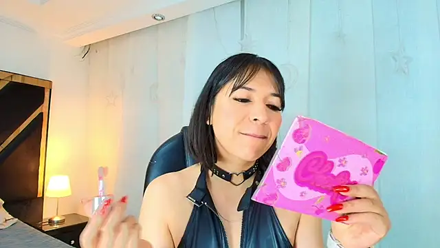 Snapshot of lina_bedoya_ chatting on 06.18.26 lina bedoya online show from 06.18.26