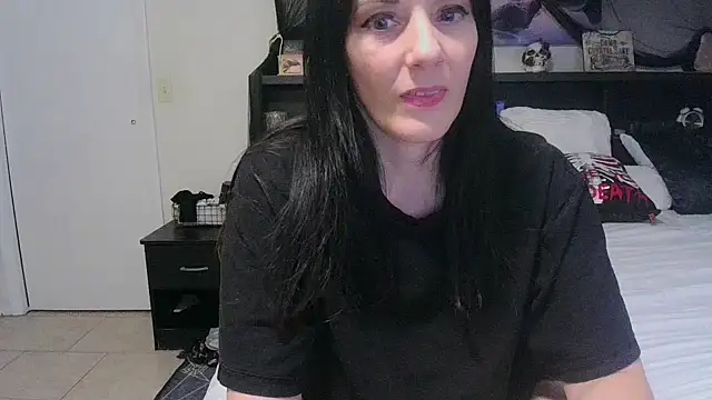 CrystalLakeXO online show from 04.23.26
