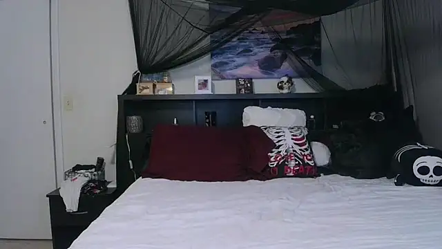 CrystalLakeXO online show from 04.29.26